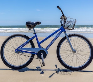 A blue bicycle with a basket on the front, parked on a sandy beach with the ocean in the background. - 22 Ocean Breeze: 3 Bedrooms, Hosts 6, Walk to Beach! (Hilton Head Island)