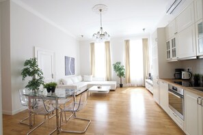 Luokittelematon kuva, 4 kautta 7, painike