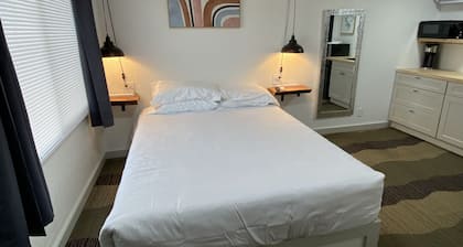 Queen Room Near Silverwood Theme Park | Room 4
