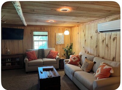 Village Oaks, The Little Cabin 