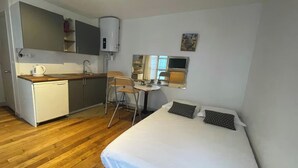 Unclassified image, 5 of 14, button - CHARMING RENOVATED STUDIO WITH FULLY EQUIPPED KITCHEN (Paris)
