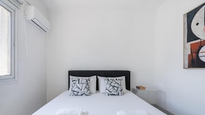 房內夾萬、熨斗/熨衫板、免費 Wi-Fi、床單