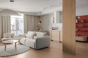 Apartamento superior, 2 habitaciones, vistas a la ciudad | Zona de estar