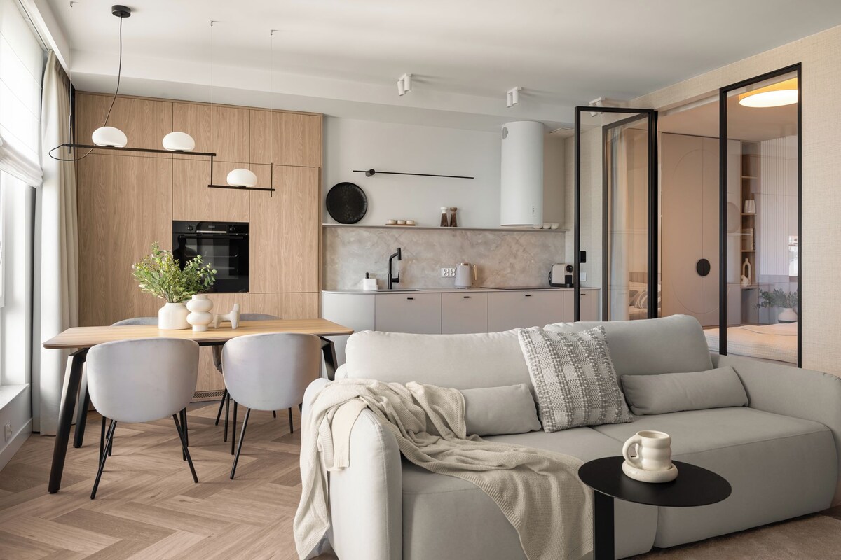 Apartamento superior, 2 habitaciones, vistas a la ciudad | Zona de estar | Una televisión de pantalla plana, Netflix, Hulu, servicios de streaming