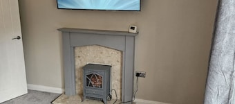 Entire 2 bedroom house with garden and parking
