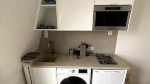 Private kitchen - STYLISH 15M² STUDIO IN THE PRESTIGIOUS 7TH ARRONDISSEMENT (Paris)