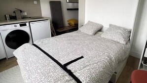 Room - STYLISH 15M² STUDIO IN THE PRESTIGIOUS 7TH ARRONDISSEMENT (Paris)