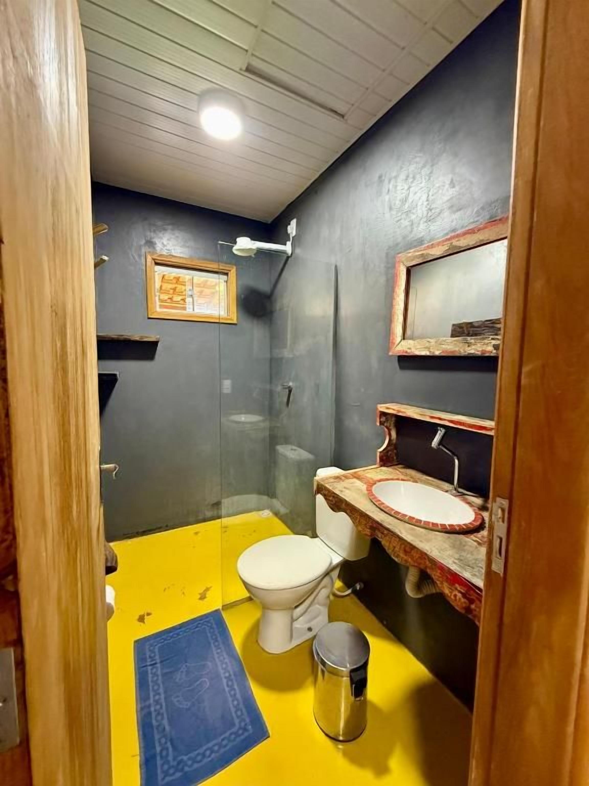 Habitació doble, vistes al jardí | Bany | Dutxa, articles de tocador gratuïts, tovalloles i sabó 