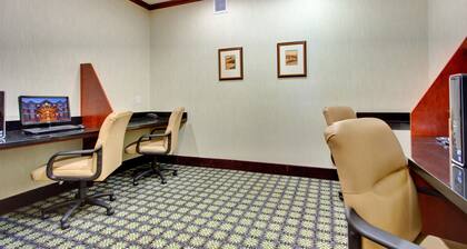 Accessible 1BR Suite | Pool, BBQ & Free Breakfast