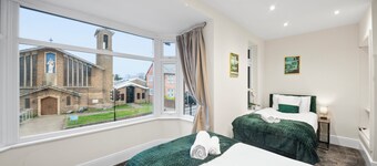 Stylish 5BR Oxford Cooper House,Sleep 11, Parking