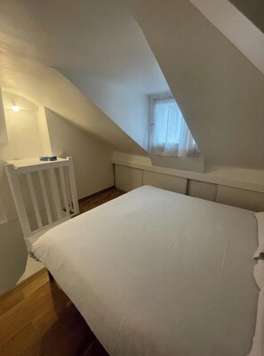 Room - CHARMING 26M² APARTMENT WITH OPEN KITCHEN & MEZZANINE BEDROOM (Paris)