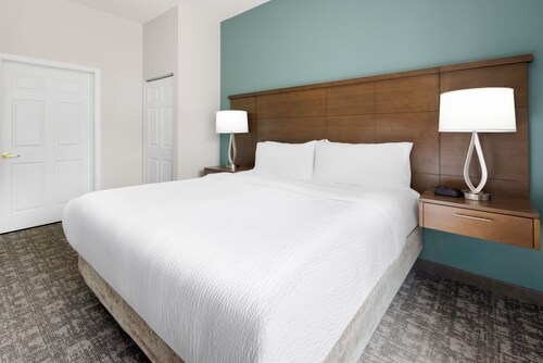 Accessible 1BR Suite w/ Roll Shower + Breakfast