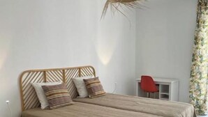 Room - Vrbo Property (Santa Catarina da Fonte do Bispo)