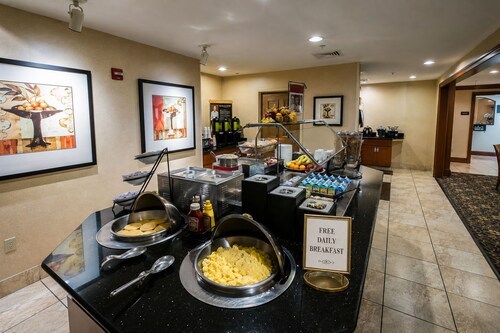 Accessible 1BR Suite w/ Tub | Kitchen + Breakfast