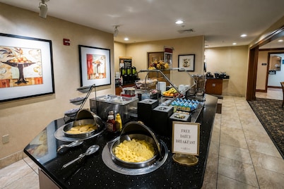 Accessible 1BR Suite w/ Tub | Kitchen + Breakfast