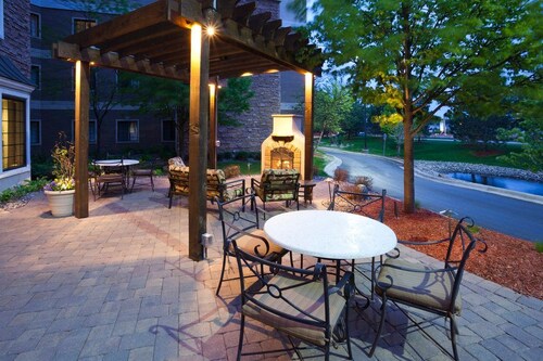 2BR Accessible Suite | Free Daily Breakfast + Pool