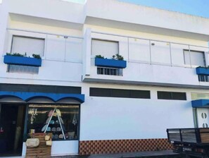 Unclassified image, 3 of 51, button - Vrbo Property (Santa Catarina da Fonte do Bispo)