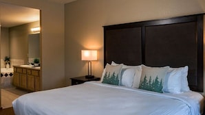 Room - 1-bedroom resort in peaceful Breckenridge with fitness room and theater access (Breckenridge)