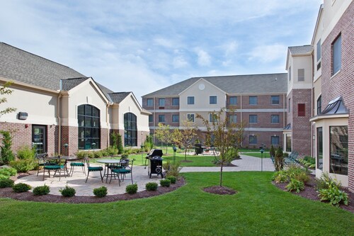 1BR Queen Suite w/ Free Daily Breakfast + Pool
