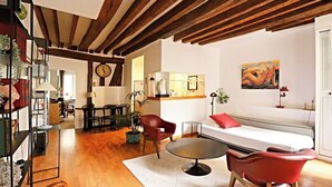 Room - BEAUTIFUL 2-ROOM APARTMENT IN THE HEART OF THE PRESTIGIOUS 6TH ARRONDISSEMENT (Paris)