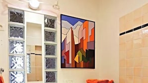 Bathroom - BEAUTIFUL 2-ROOM APARTMENT IN THE HEART OF THE PRESTIGIOUS 6TH ARRONDISSEMENT (Paris)