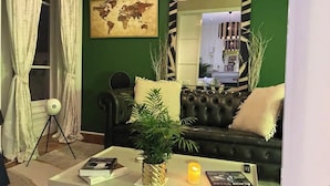 Living area - Lovely 1-bedroom apartment in the 2nd district. The place to be in Lyon. (Lyon)