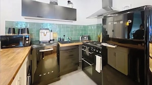 Private kitchen - Lovely 1-bedroom apartment in the 2nd district. The place to be in Lyon. (Lyon)