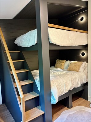 A room with a bunk bed, a wooden ladder, and a circular light fixture. - Brand New! - Luxury Modern Downtown Matthews-Hot Tub-EV-PuttingGreen- Walk2Shops (Matthews)