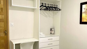 A bedroom with a bed, a desk, a chair, a wardrobe, and a mirror. - 302 - 2 Bedrooms Charming (Belém)