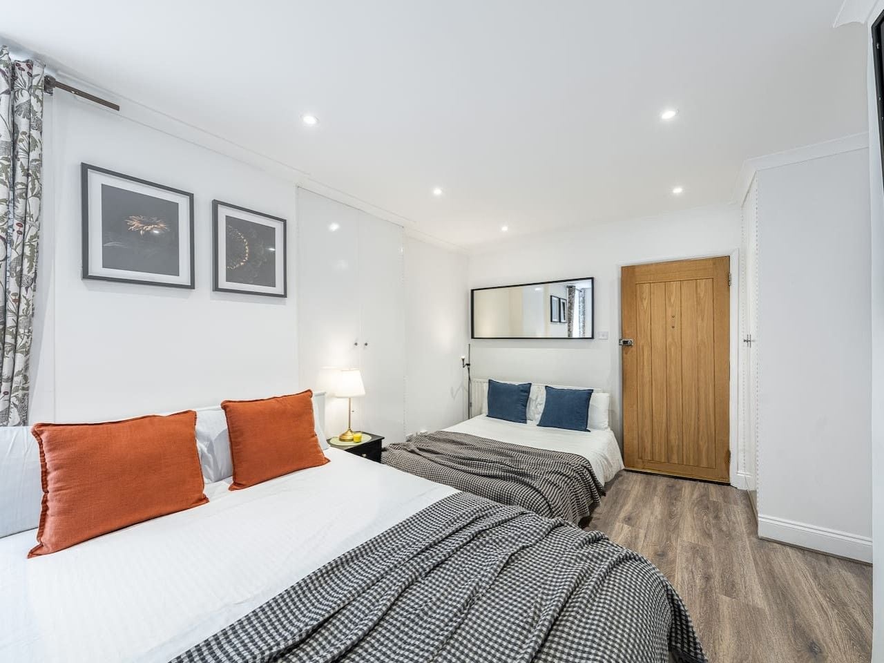 Desk, iron/ironing board, travel cot, WiFi