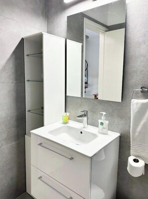 Bathroom - Mourayio ''Thalassa'' (Paphos)