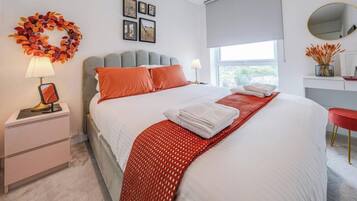 Desk, iron/ironing board, travel cot, WiFi