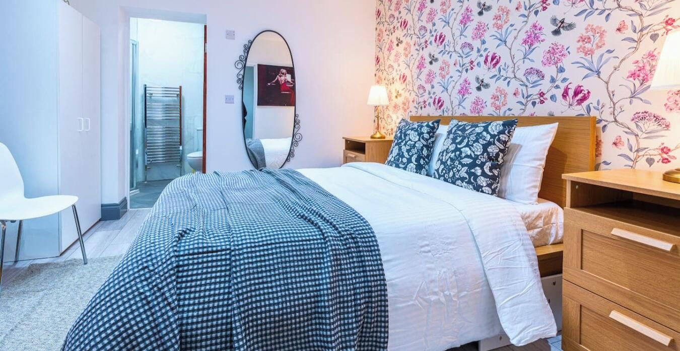 Desk, iron/ironing board, travel cot, WiFi