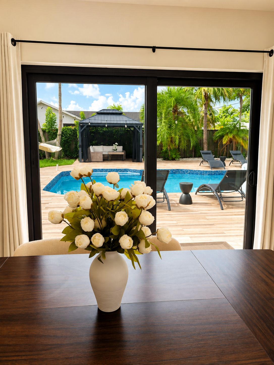 •4BR·3BA Miami Oasis, Big Yard, Pool & Jacuzzi, Perfect for Vacations & Events•