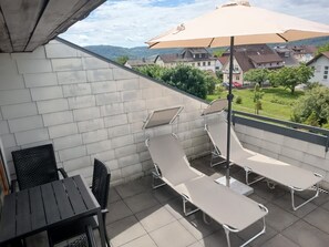Outdoor dining - Vrbo Property (Küssaberg)