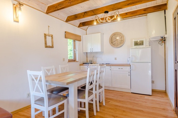 Deluxe Cottage, City View | Dining