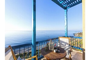 Outdoor dining - Mourayio ''Afros'' (Paphos)