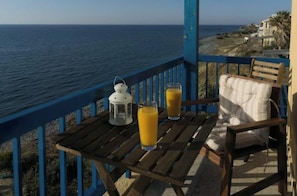 Outdoor dining - Mourayio ''Afros'' (Paphos)
