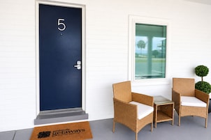 Habitación, 2 camas de matrimonio | Terraza o patio