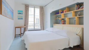 Unclassified image, 2 of 20, button - LUXURIOUS 145M² APARTMENT ON RUE FRANÇOIS 1ER NEAR CHAMPS-ÉLYSÉES (Paris)