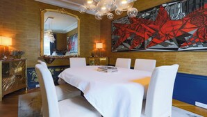Unclassified image, 3 of 20, button - LUXURIOUS 145M² APARTMENT ON RUE FRANÇOIS 1ER NEAR CHAMPS-ÉLYSÉES (Paris)