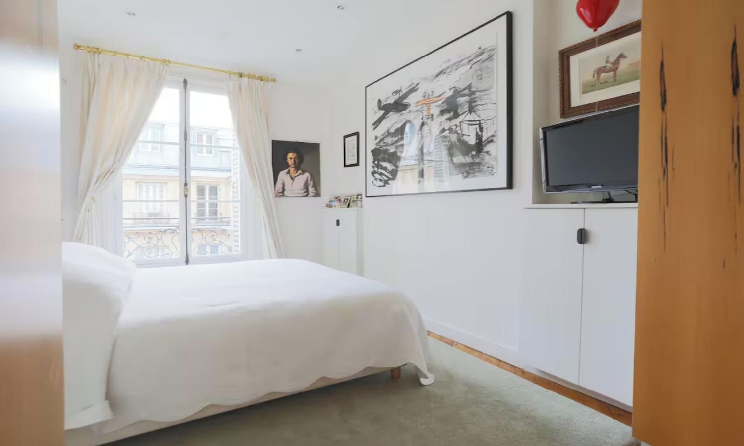 2 bedrooms, desk, iron/ironing board, WiFi (free)