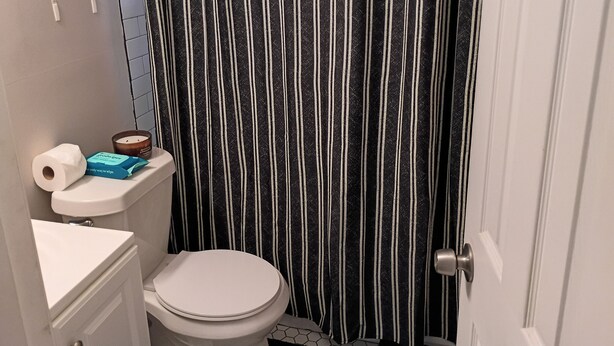 Bathroom - 2-bedroom apartment in charming Atlanta with cool AC and gym access (Atlanta)
