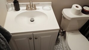 Bathroom - 2-bedroom apartment in charming Atlanta with cool AC and gym access (Atlanta)