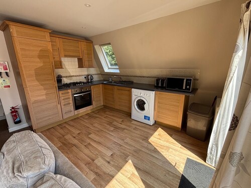 Cosy 2 bedroom A-Frame lodge with swimming pool, tennis court and lakes nearby.