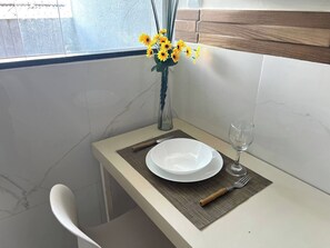 A bathroom with a white sink, a mirror, a towel rack, and a window with a view of the outside. - 305 2 Bedrooms 15 min from the Center (Belém)