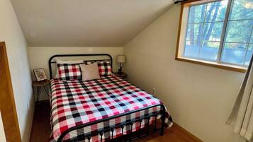 Desk, WiFi, bed sheets