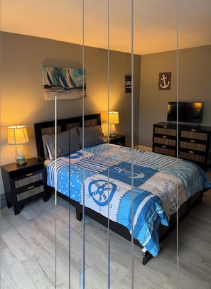 Room - The Lakeview “ONE”  1 br—adjoining 1 br available too! The Lakebreeze “ONE” (Canastota)
