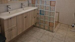 Bathroom - Grande maison pour toute la famille avec de l espace et un étang (Reignac)