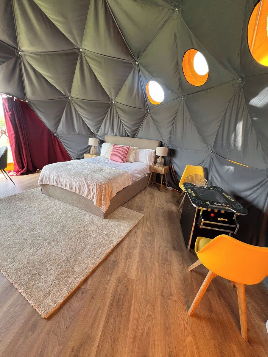 WiFi, bed sheets